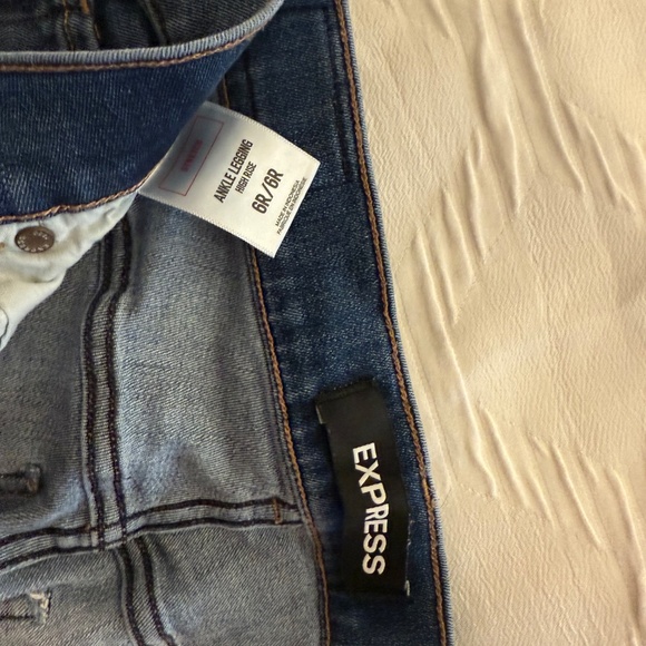 Express Jeans - Picture 2 of 3